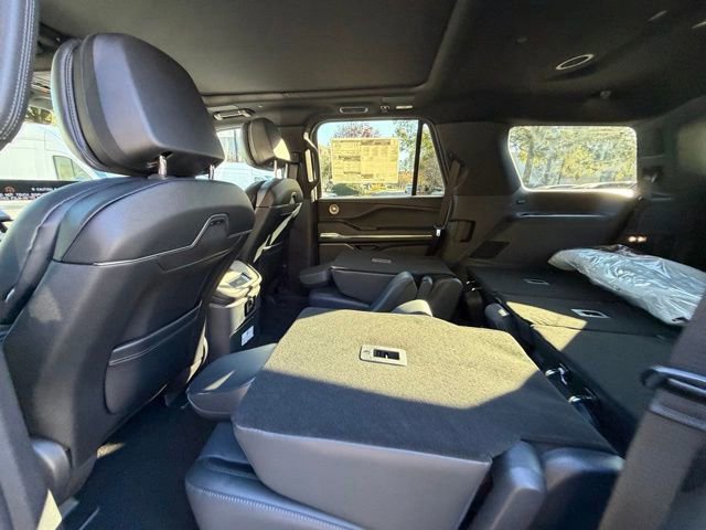 New 2025 Lincoln Navigator Reserve w/ Jet Appearance Package image 12