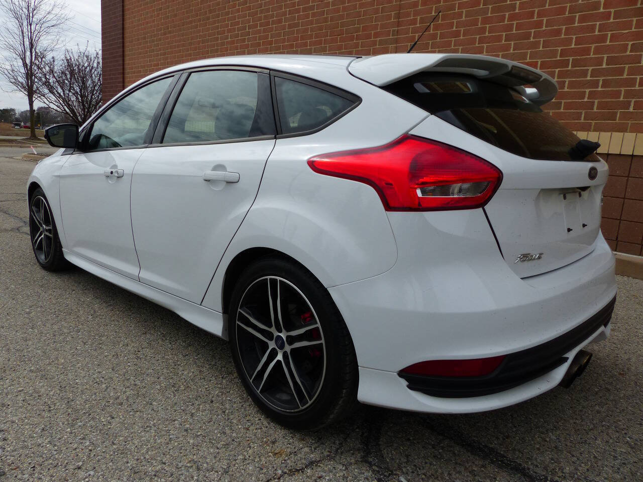 Used 2018 Ford Focus ST FWD image 5
