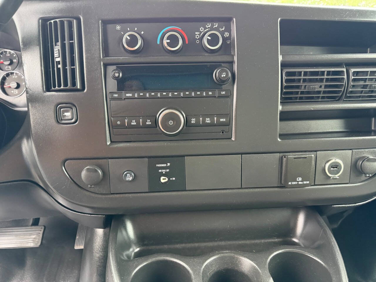 Used 2017 Chevrolet Express 3500 RWD image 15