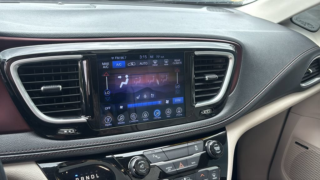 Used 2017 Chrysler Pacifica Limited FWD image 19