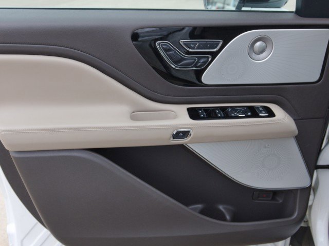 Used 2022 Lincoln Aviator Reserve w/ Equipment Group 201A image 12