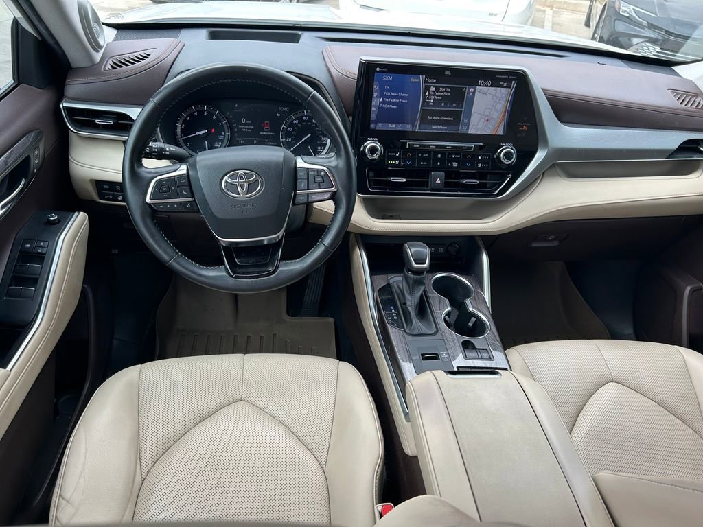 Used 2021 Toyota Highlander Platinum image 19