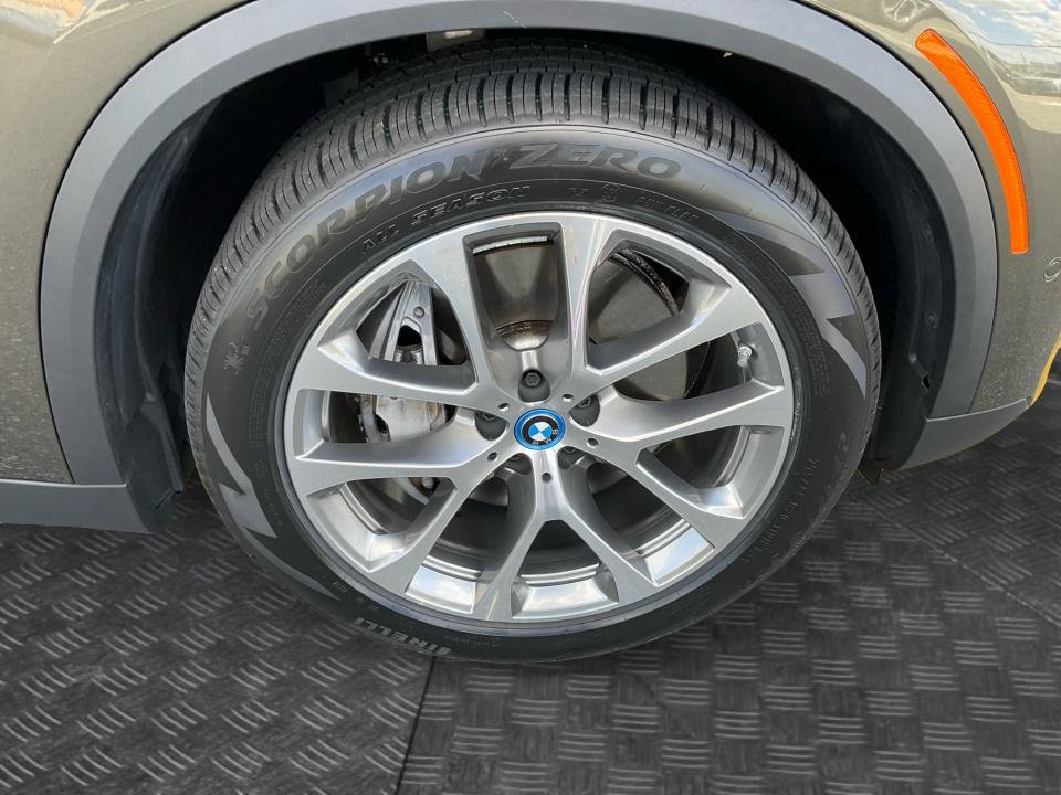 Used 2025 BMW X5 xDrive50e w/ Premium Package AWD/4WD image 25