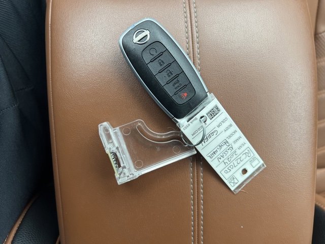 Used 2024 Nissan Pathfinder Platinum image 41