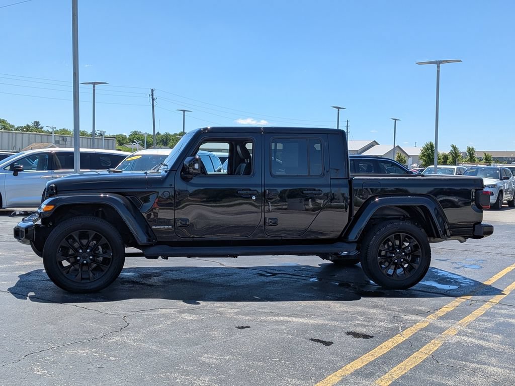 Used 2023 Jeep Gladiator Overland AWD/4WD image 4