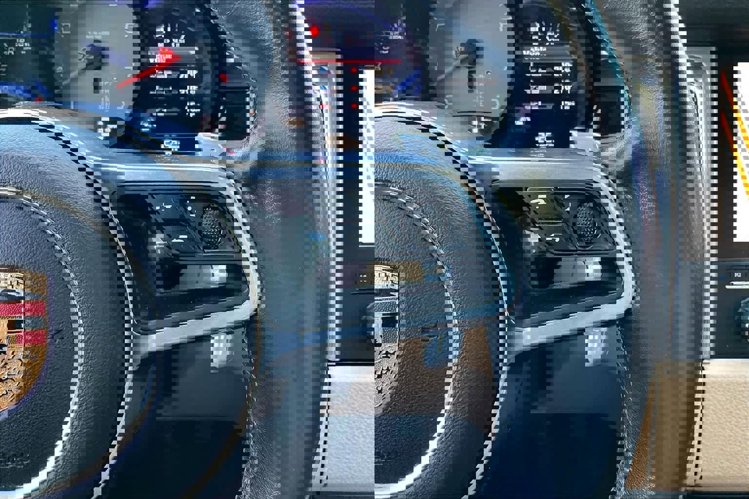 Used 2018 Porsche Macan S image 25