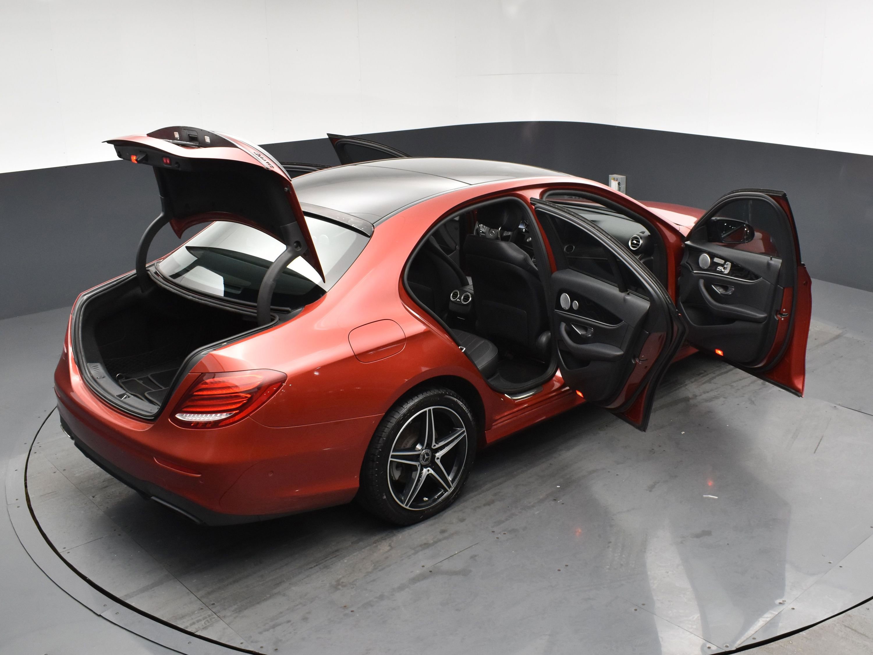 Used 2018 Mercedes-Benz E 300 4MATIC w/ Premium 2 Package image 25