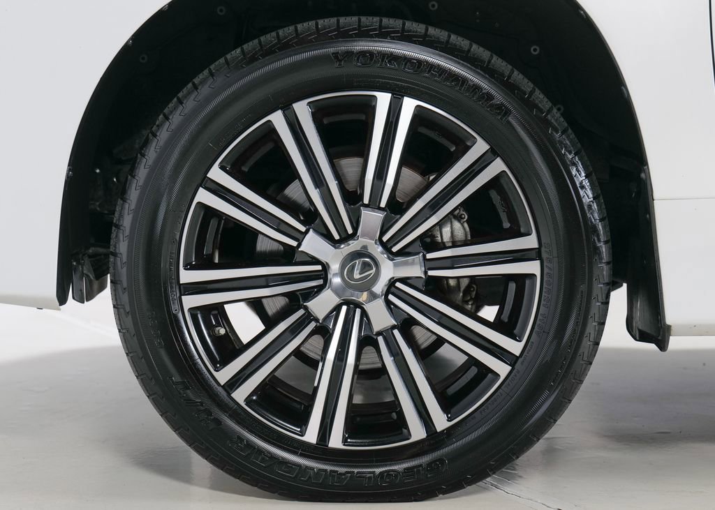 Used 2018 Lexus LX 570 4WD image 32