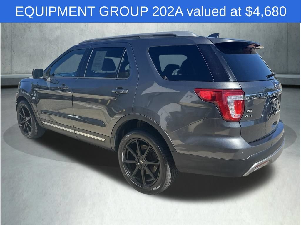 Used 2017 Ford Explorer XLT w/ Equipment Group 202A AWD/4WD image 4