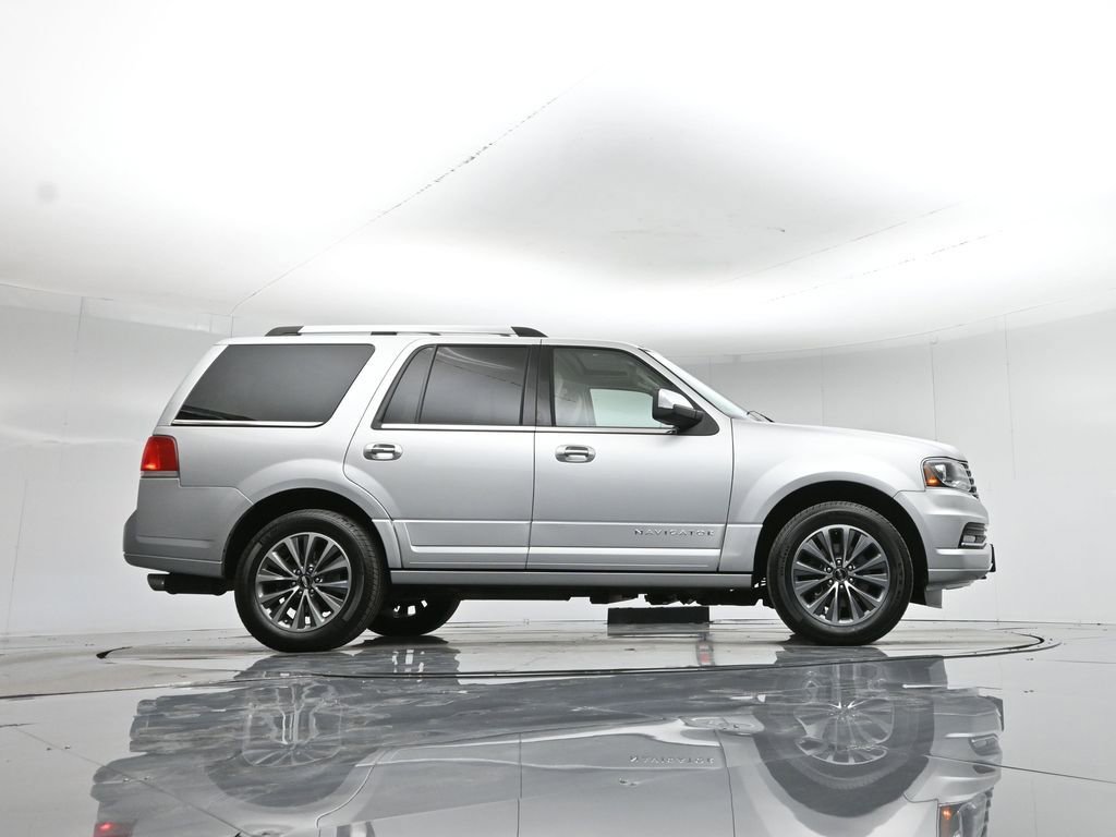 Used 2017 Lincoln Navigator Select image 32