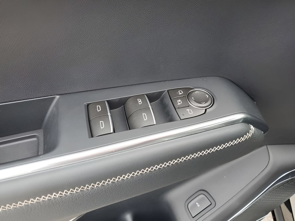 New 2026 GMC Acadia Denali w/ Super Cruise Package FWD image 30