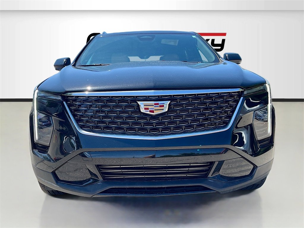 Used 2024 Cadillac XT4 Luxury w/ Cold Weather Package image 2