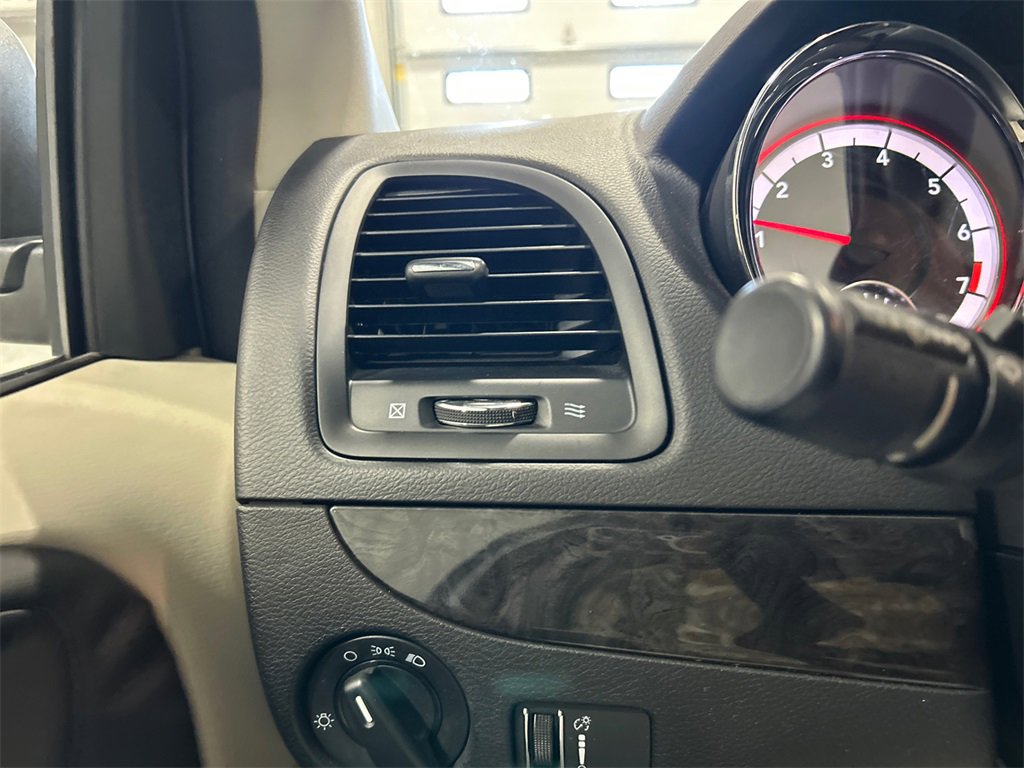 Certified 2018 Dodge Grand Caravan SE w/ UConnect Hands-Free Group image 17