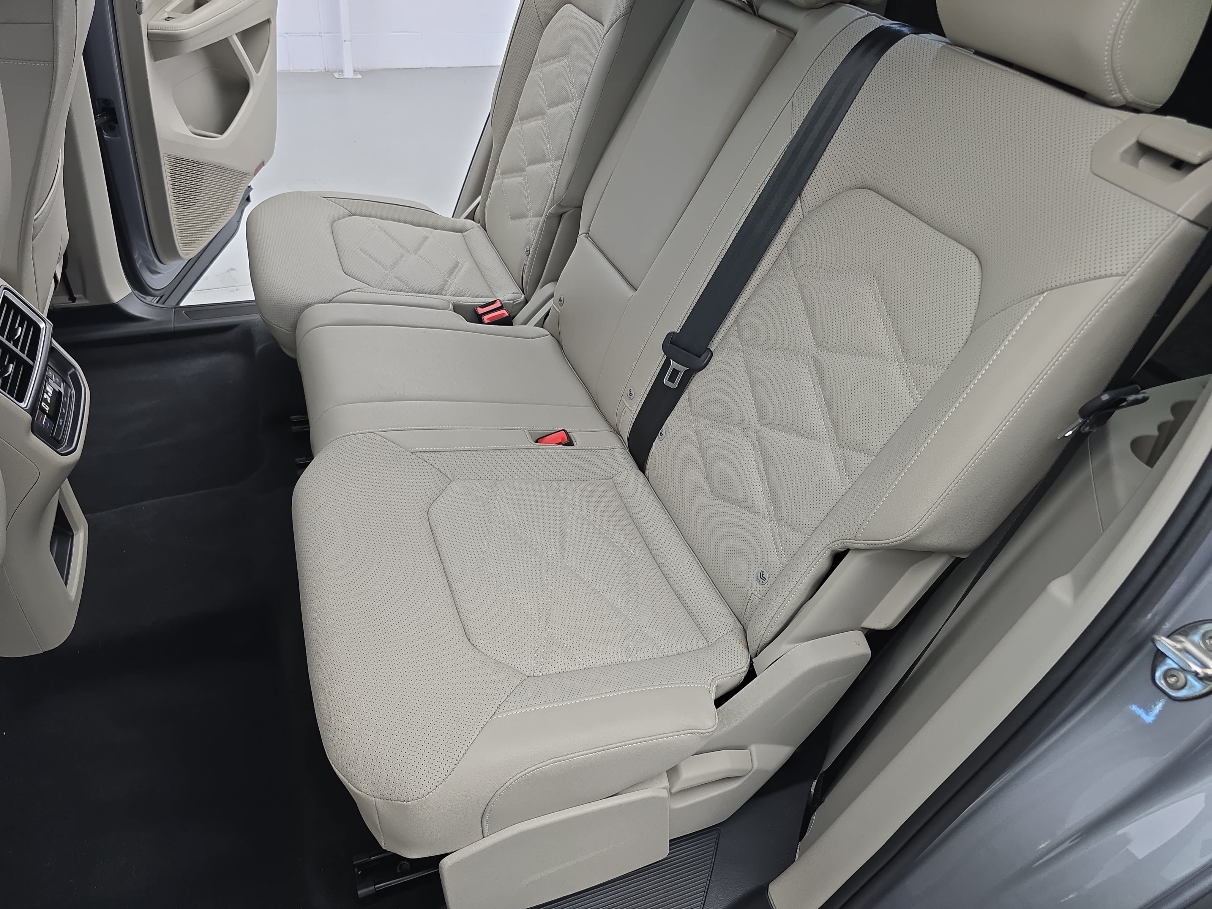 Certified 2026 Volkswagen Atlas SE FWD image 14