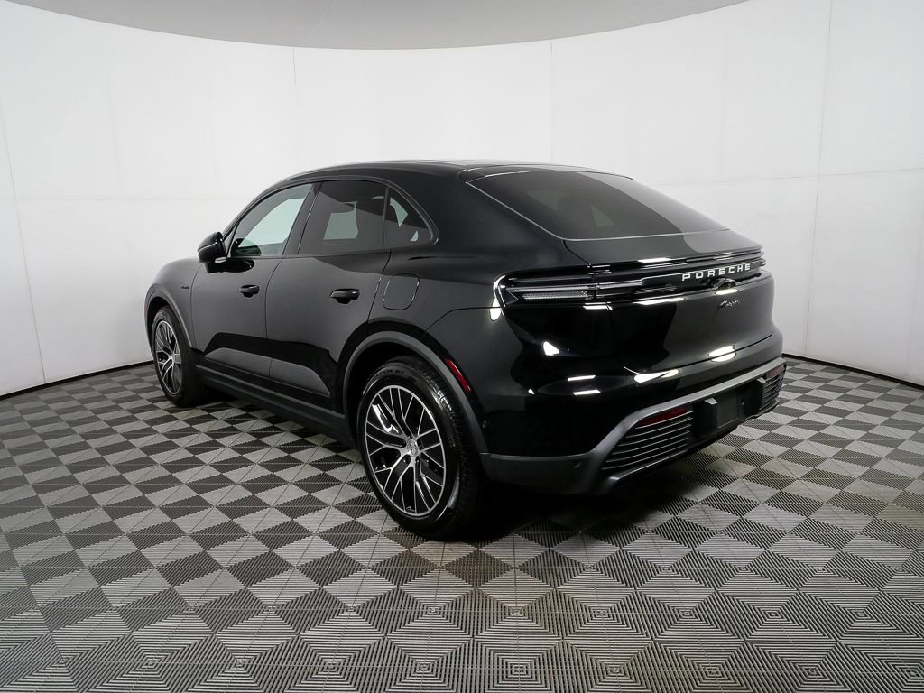 Used 2025 Porsche Macan Electric RWD image 3