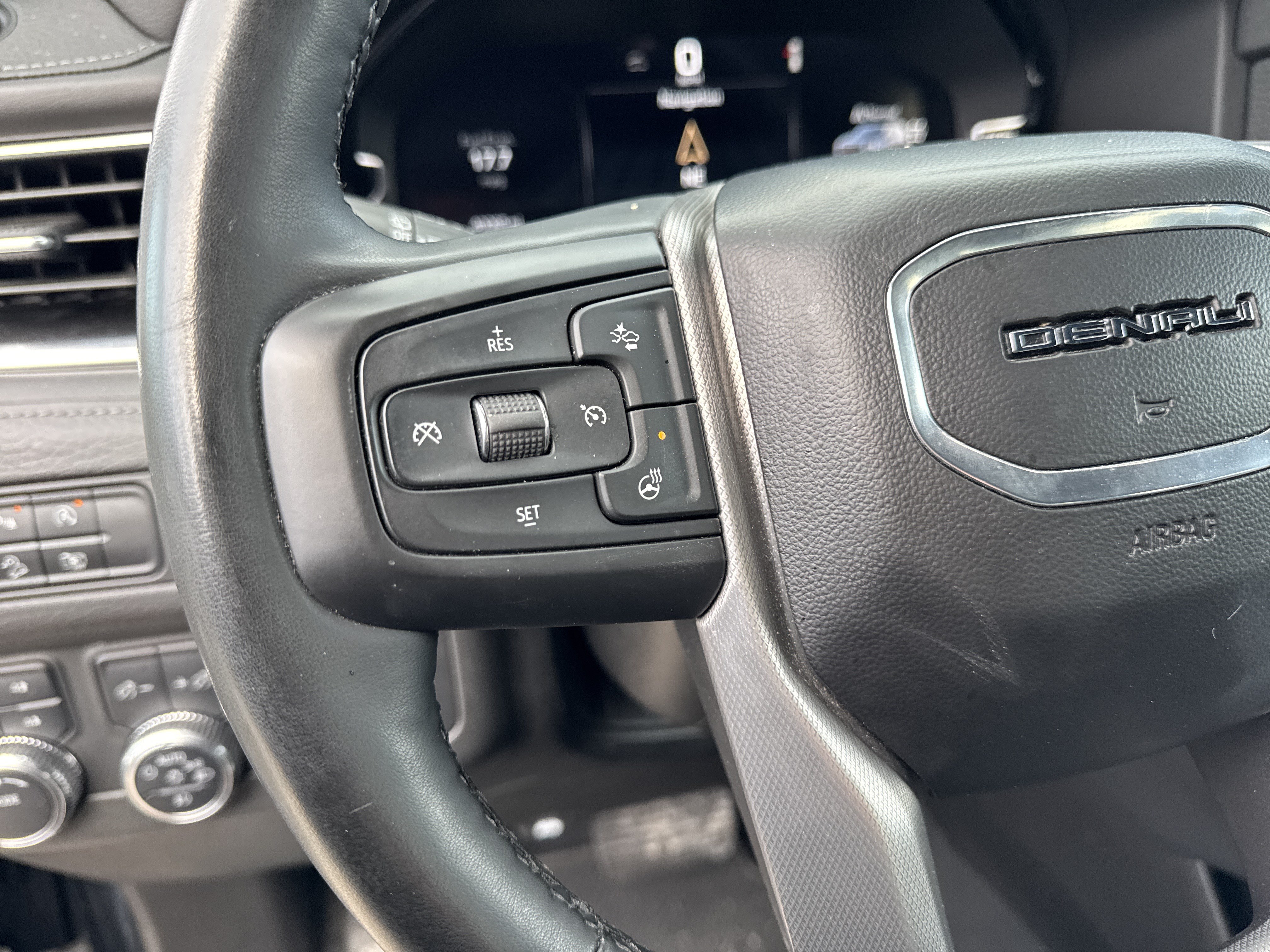 Used 2024 GMC Yukon XL Denali AWD/4WD image 17