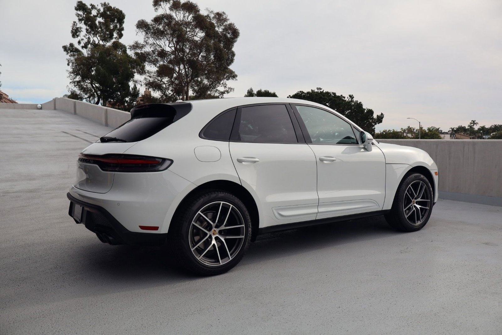 Certified 2025 Porsche Macan image 8