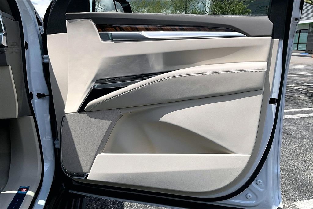 New 2026 Cadillac Escalade Platinum Luxury w/ LPO, Radiant Package AWD/4WD image 34