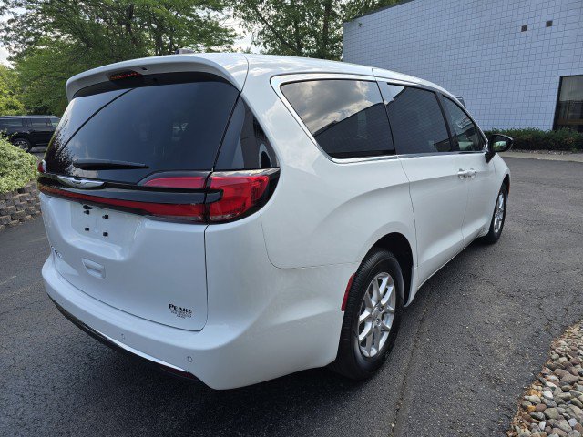 New 2026 Chrysler Pacifica Select image 6