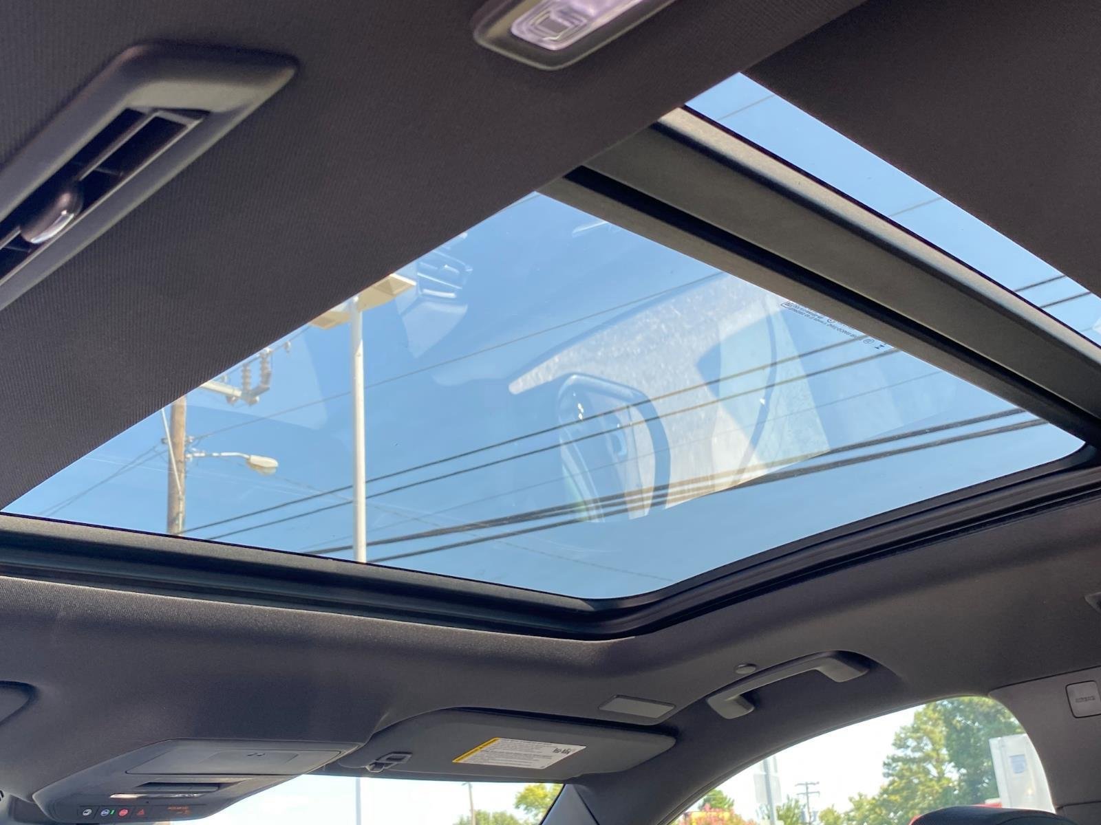 New 2027 Chevrolet Traverse LT w/ Sun and Wheel Package FWD image 20