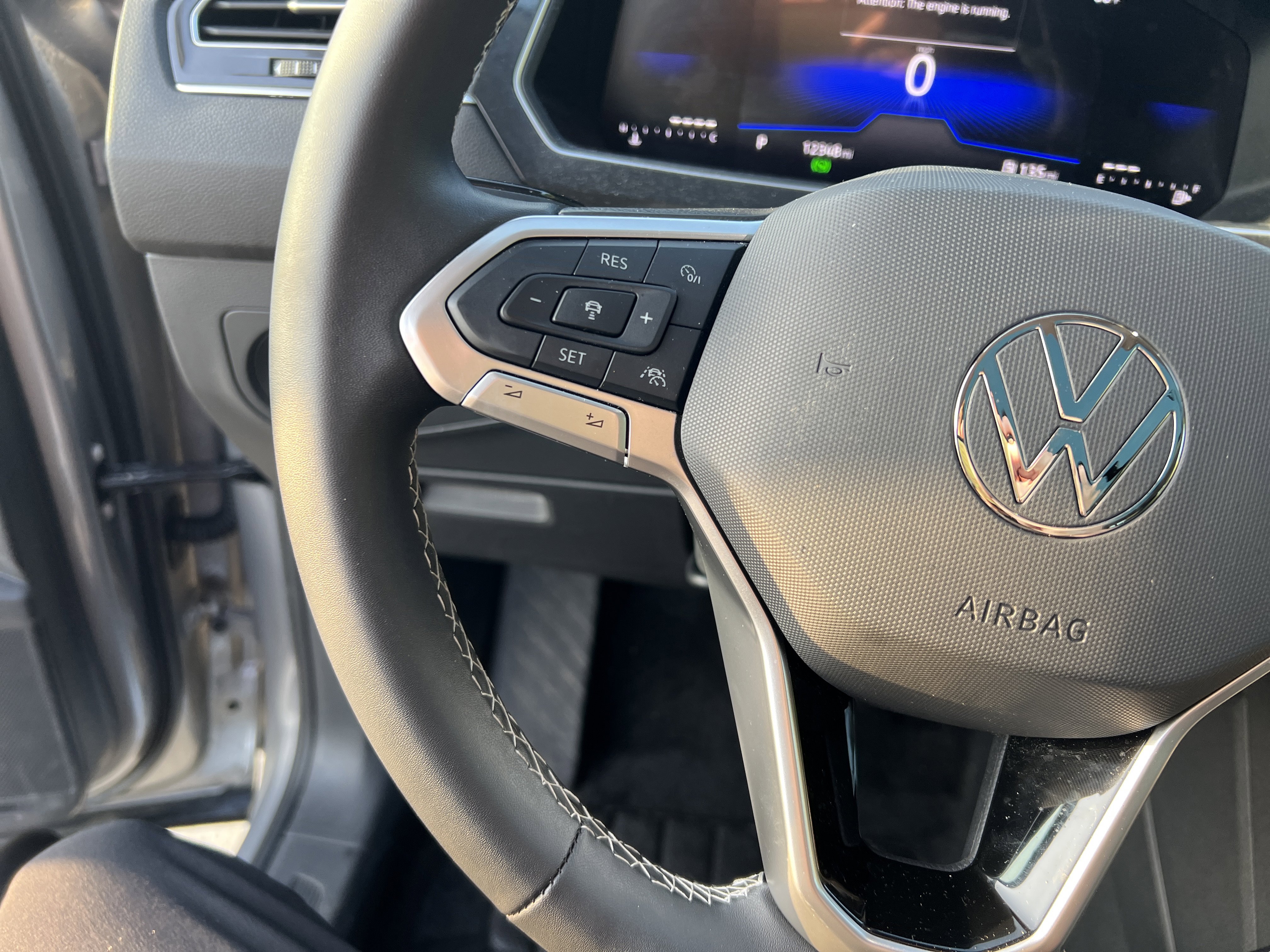 Certified 2024 Volkswagen Tiguan SE w/ Panoramic Sunroof Package FWD image 17