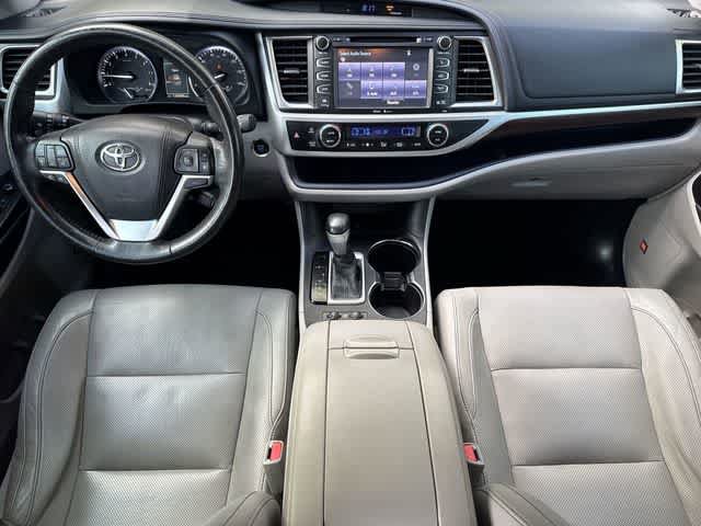 Used 2015 Toyota Highlander Limited Platinum FWD image 13