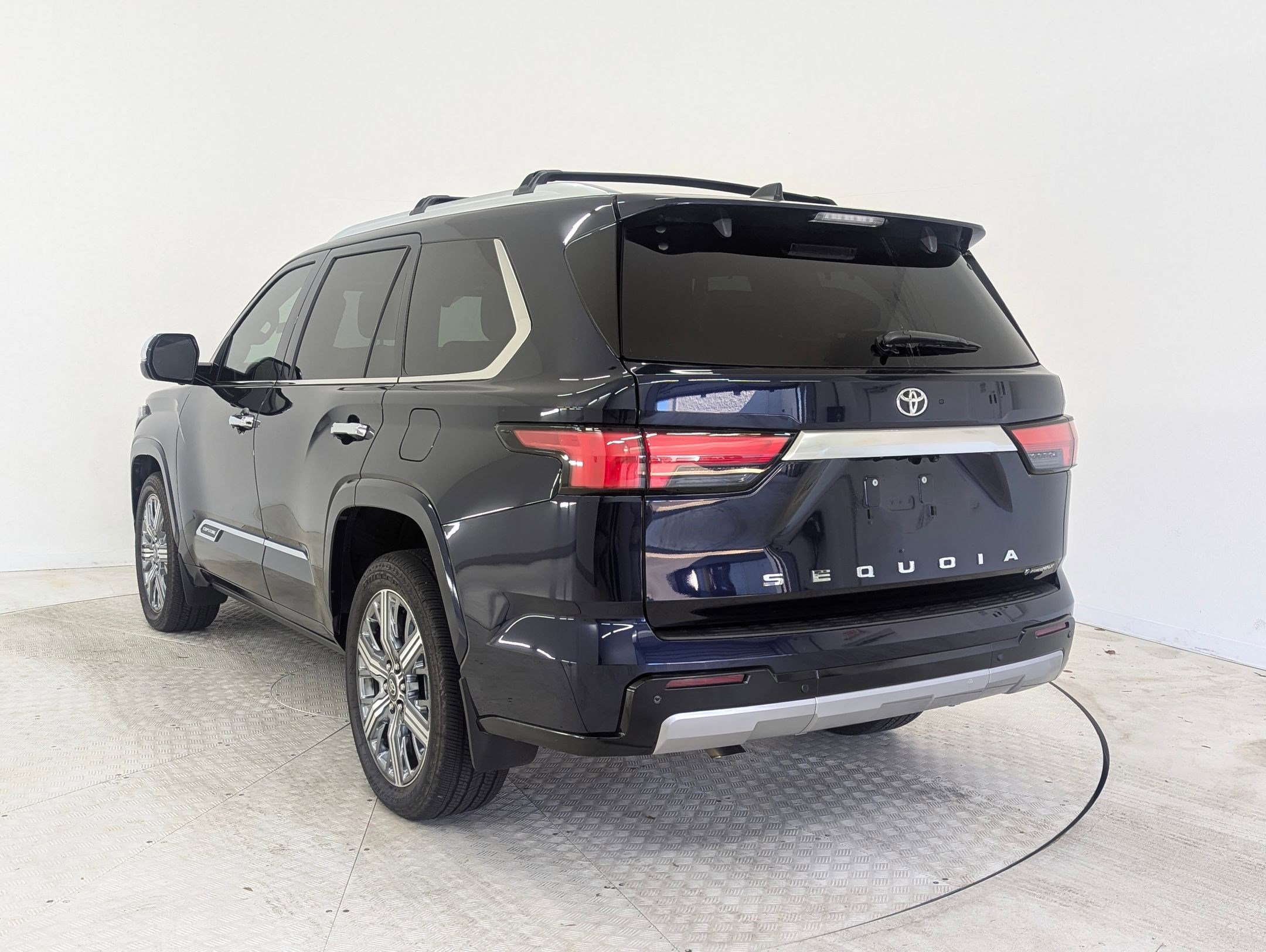 Used 2025 Toyota Sequoia Capstone image 3
