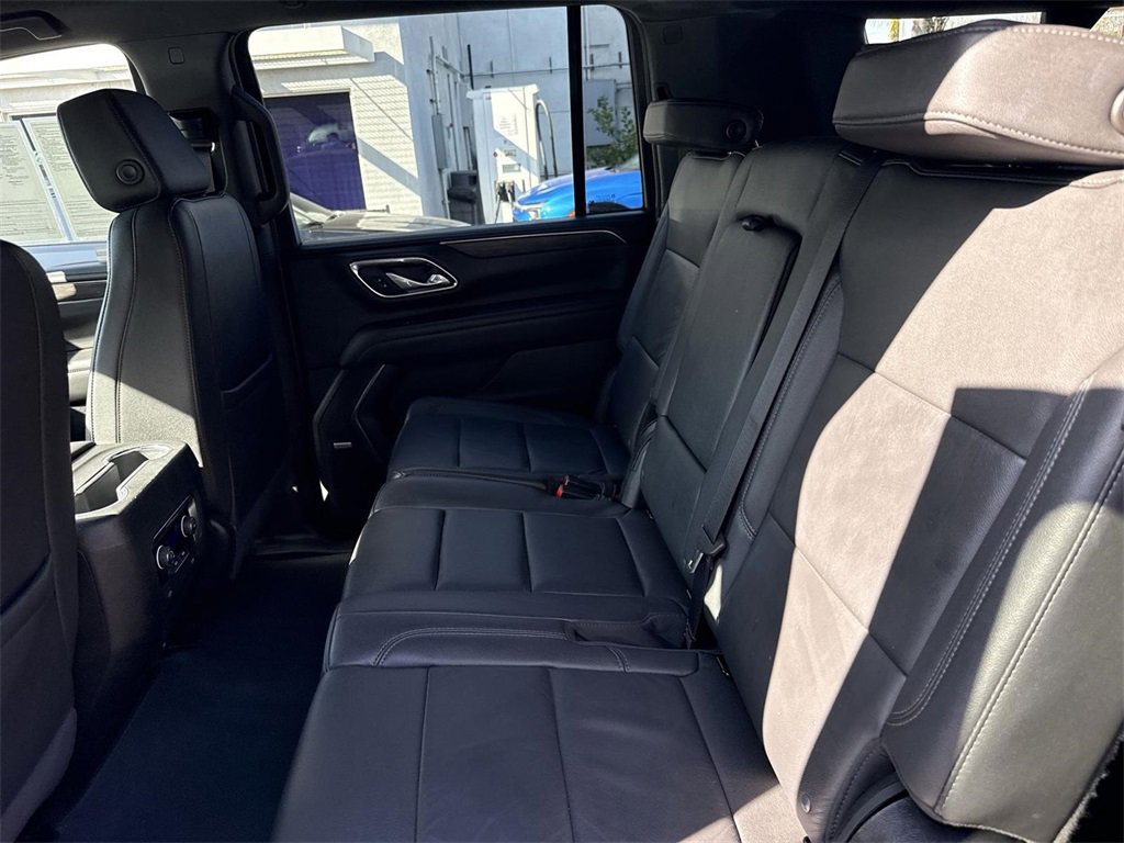 Used 2024 Chevrolet Suburban LT image 23