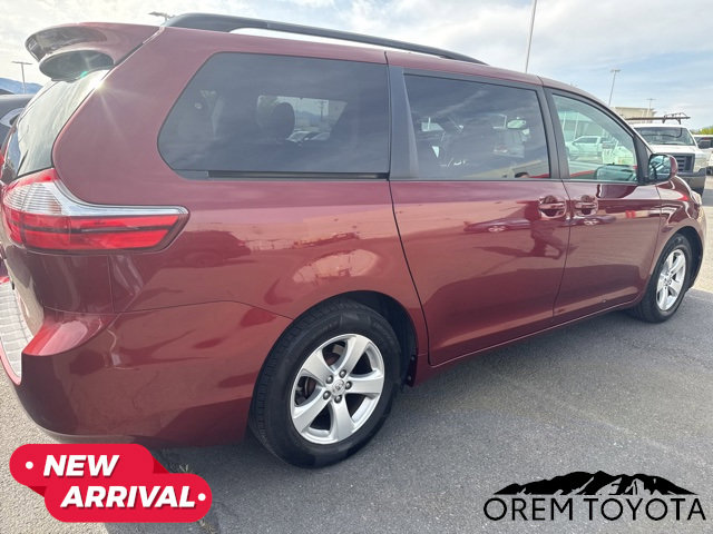 Used 2015 Toyota Sienna LE image 14