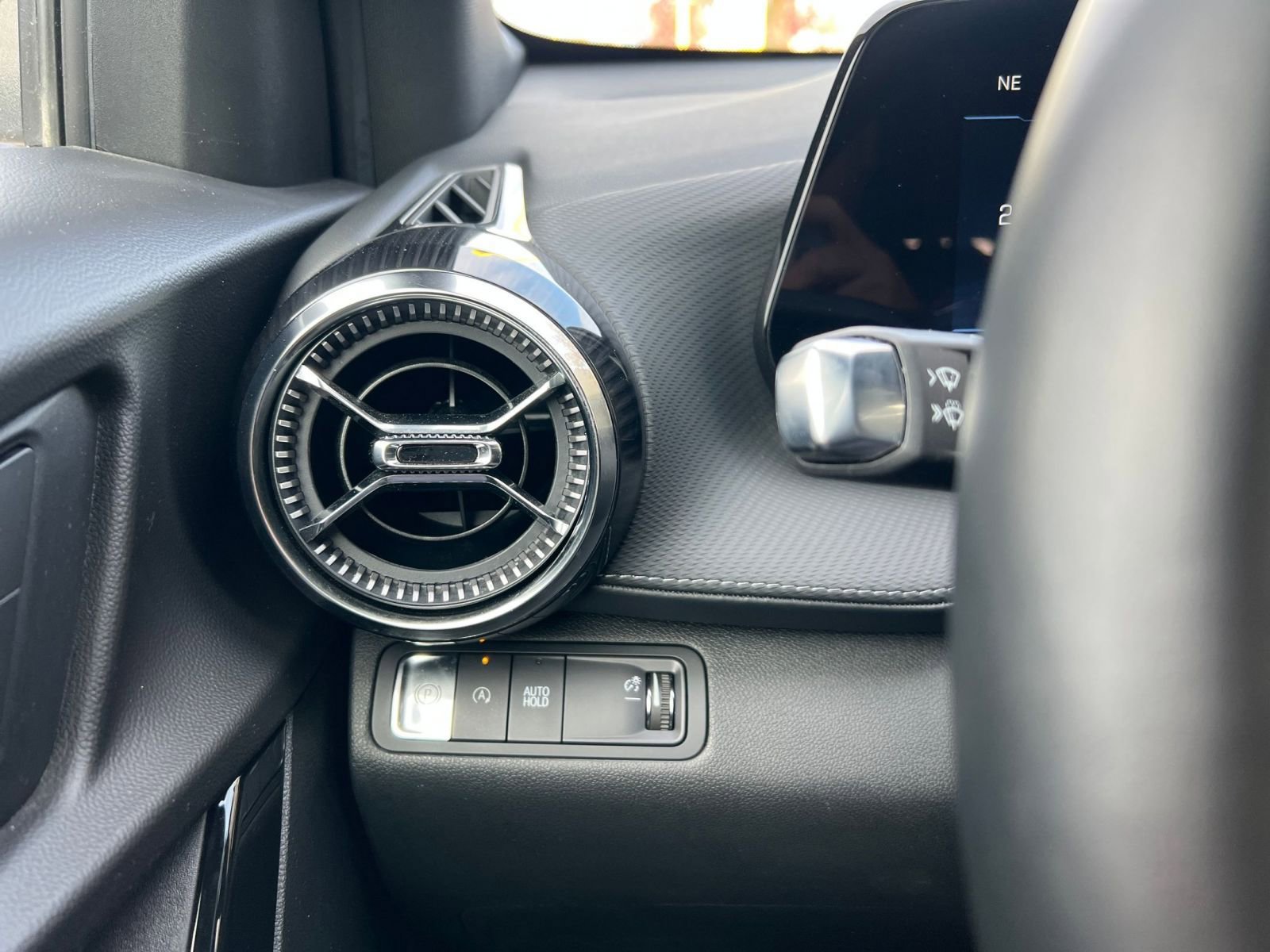 Used 2025 Chevrolet Equinox LT image 33