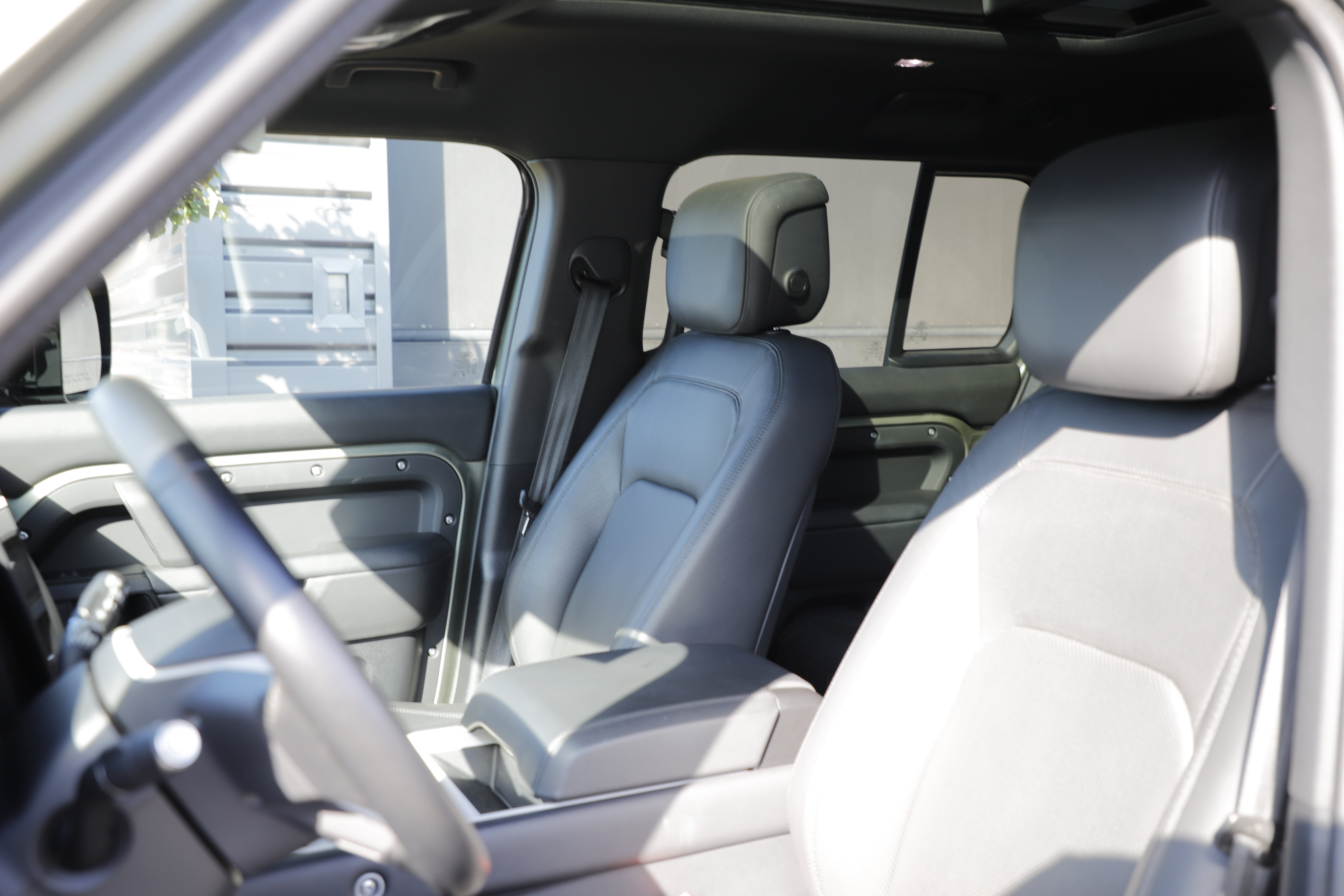 Certified 2025 Land Rover Defender 130 X-Dynamic SE AWD/4WD image 17