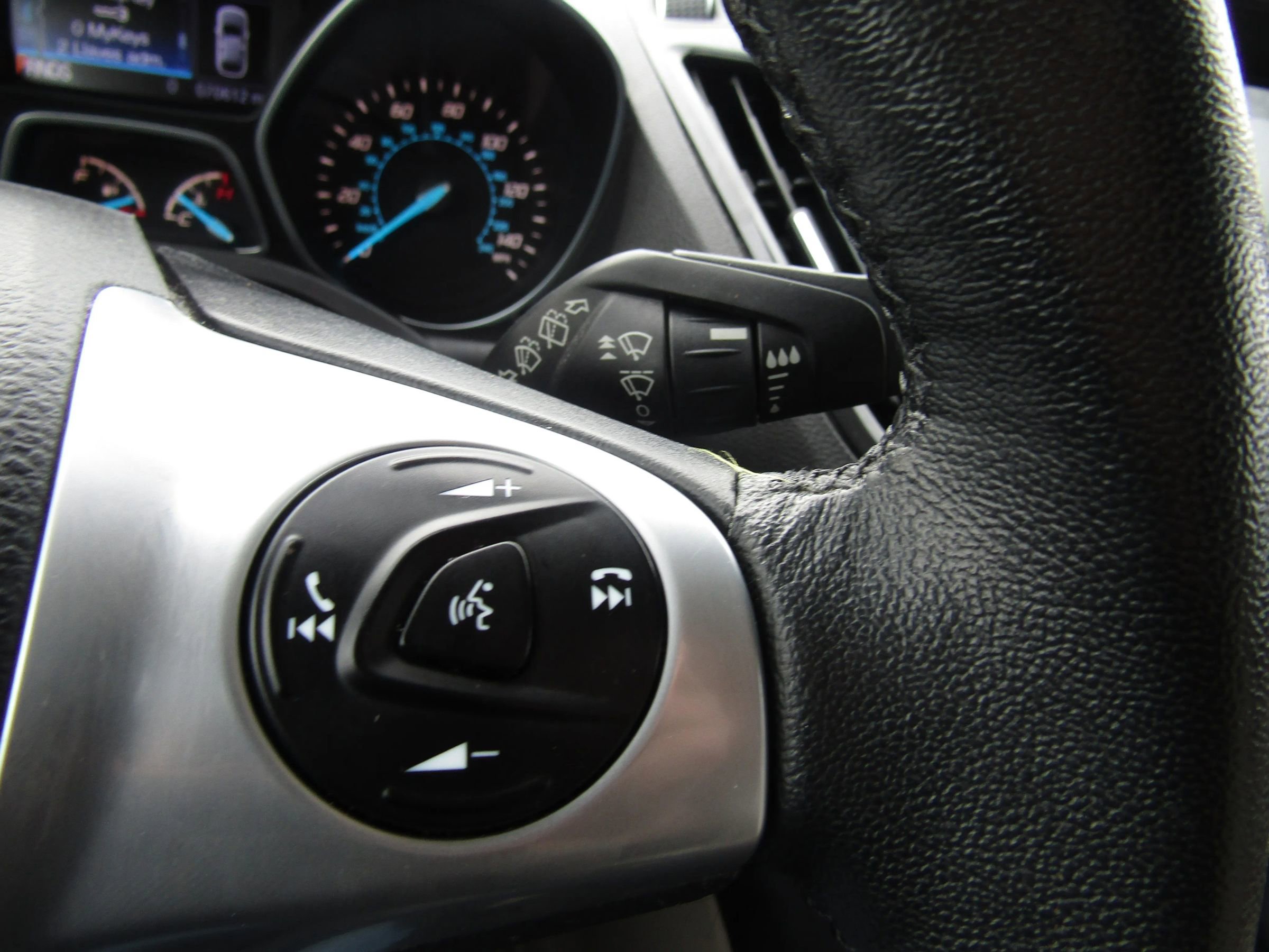 Used 2016 Ford Escape Titanium image 32