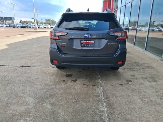 Used 2025 Subaru Outback Premium AWD/4WD image 6
