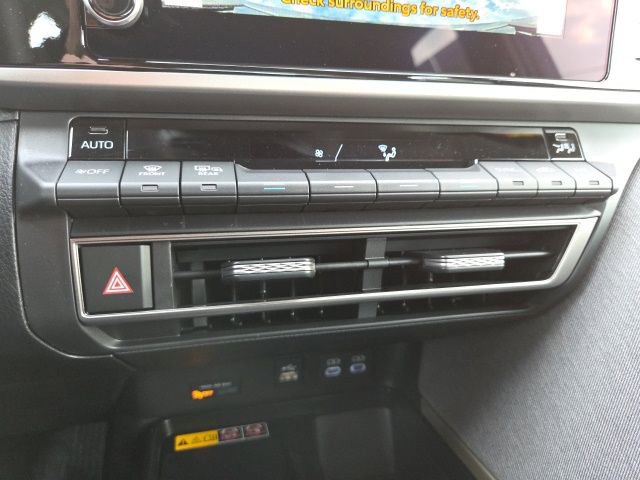 Used 2025 Toyota Camry LE image 16