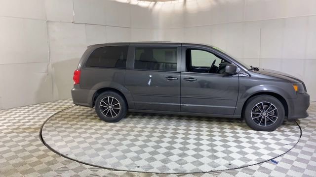 Used 2017 Dodge Grand Caravan SE FWD image 4