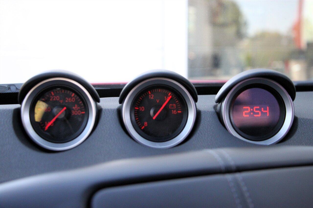 Used 2019 Nissan 370Z Coupe RWD image 18
