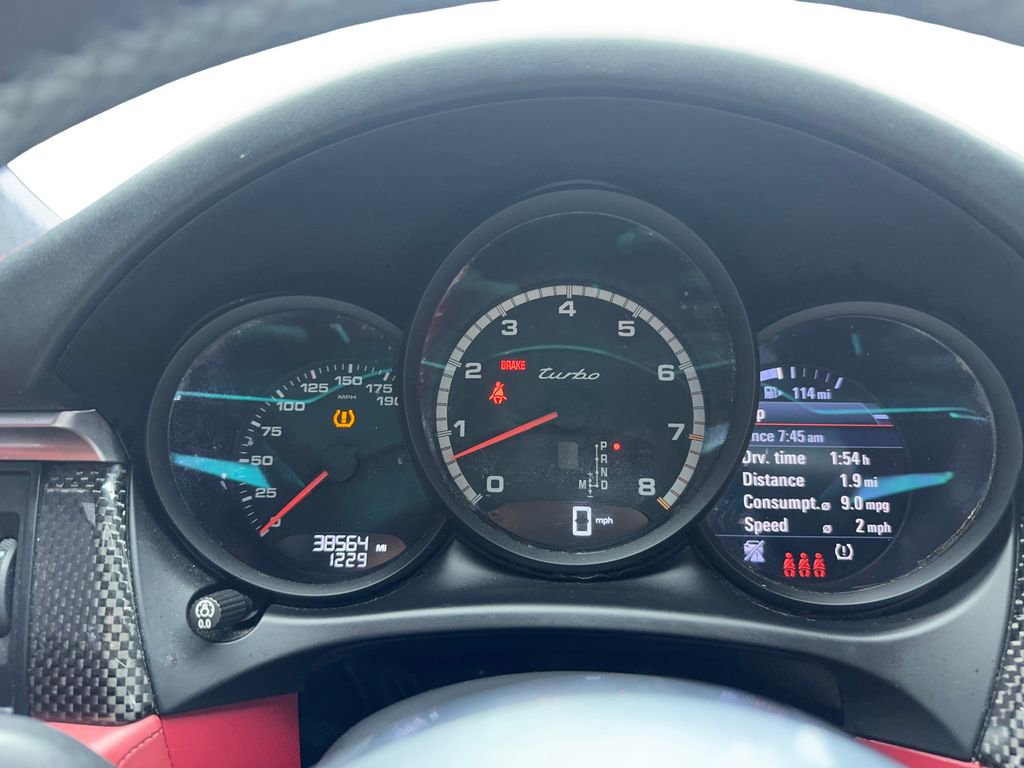 Used 2021 Porsche Macan Turbo image 23