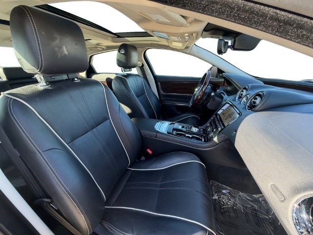 Used 2019 Jaguar XJ R-Sport RWD image 16