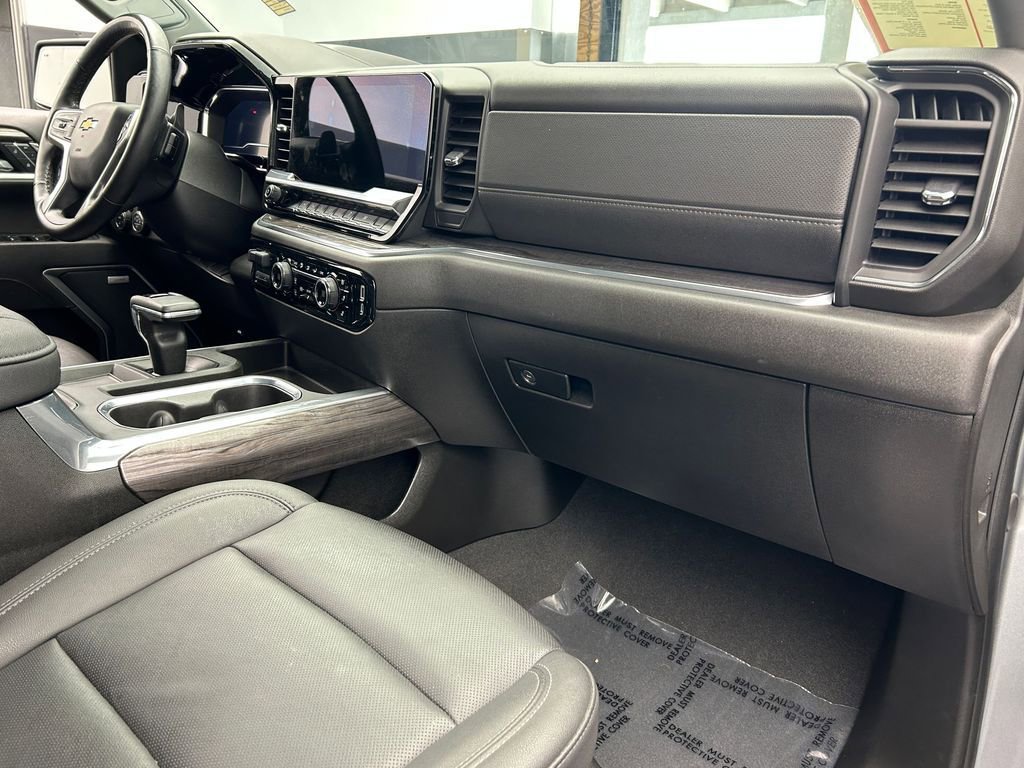 Used 2025 Chevrolet Silverado 1500 LTZ w/ Technology Package RWD image 59