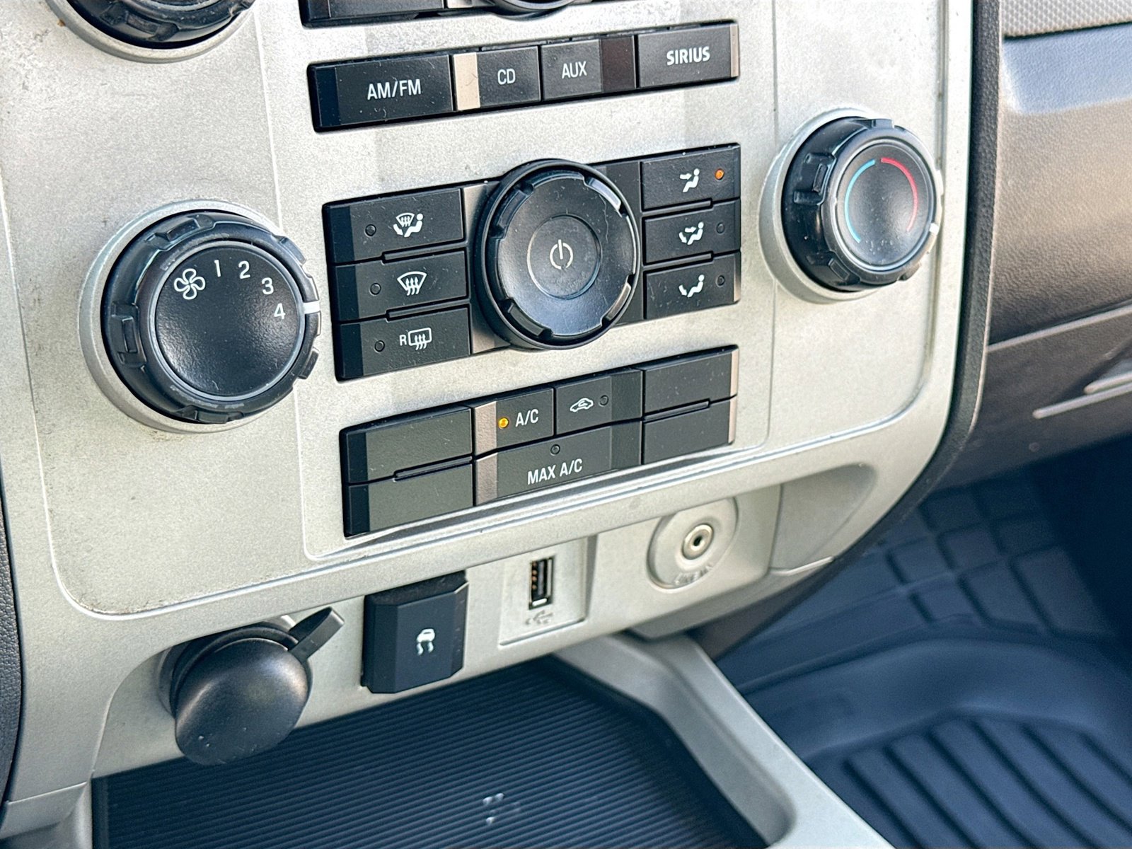 Used 2010 Ford Escape XLT AWD/4WD image 11