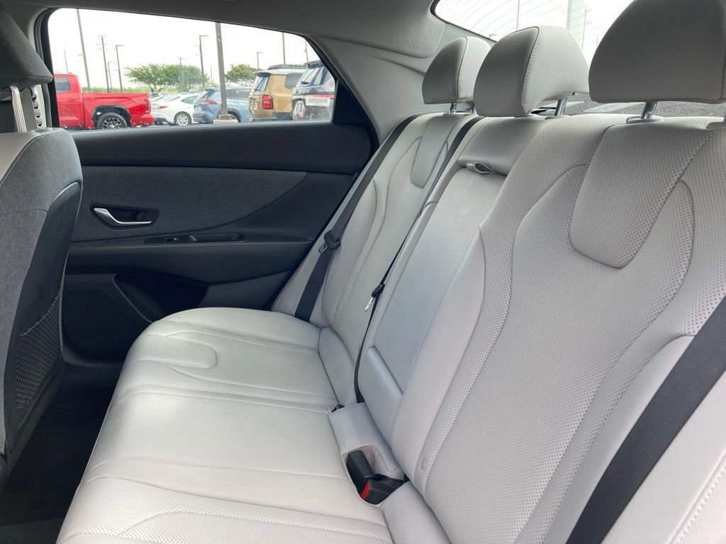 Used 2025 Hyundai Elantra Limited image 10