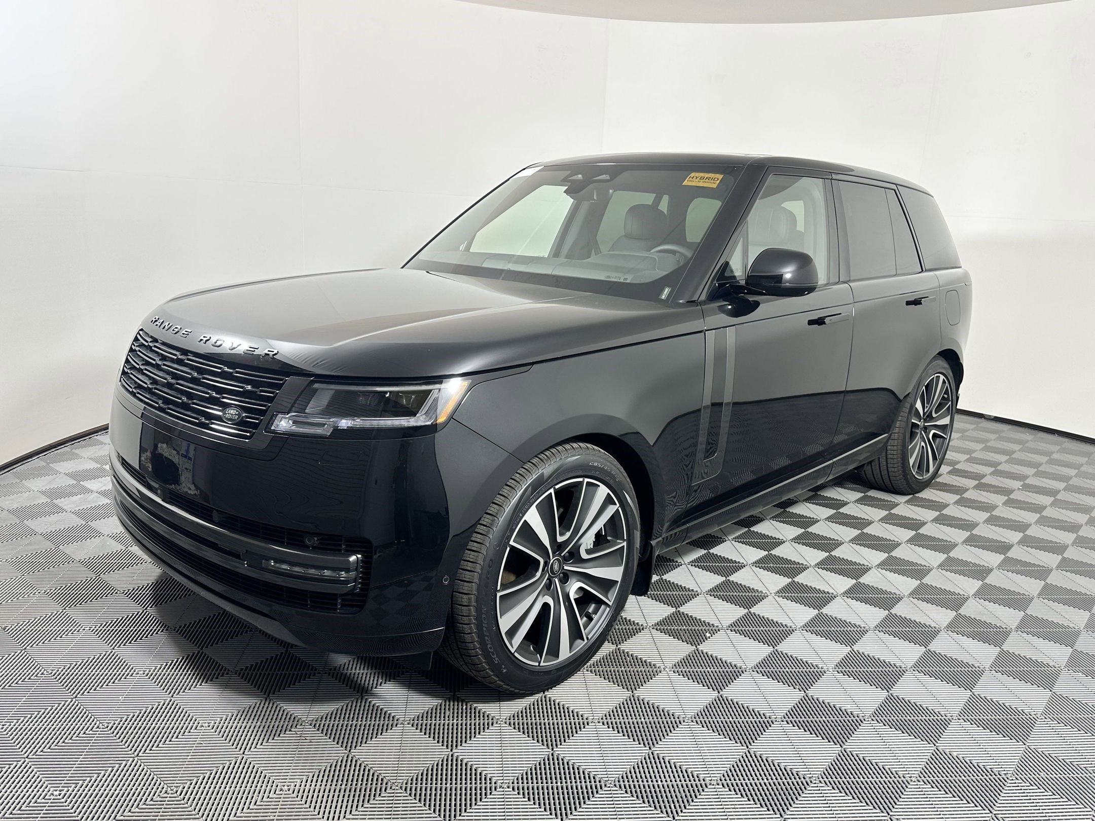 New 2025 Land Rover Range Rover SE