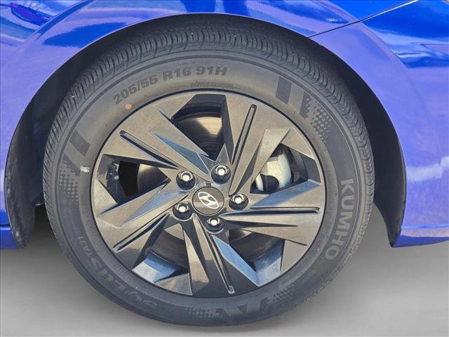 Used 2023 Hyundai Elantra SEL w/ Preferred Accessory Package FWD image 21