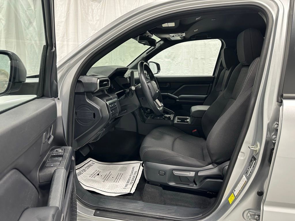 Used 2025 Toyota 4Runner SR5 AWD/4WD image 10