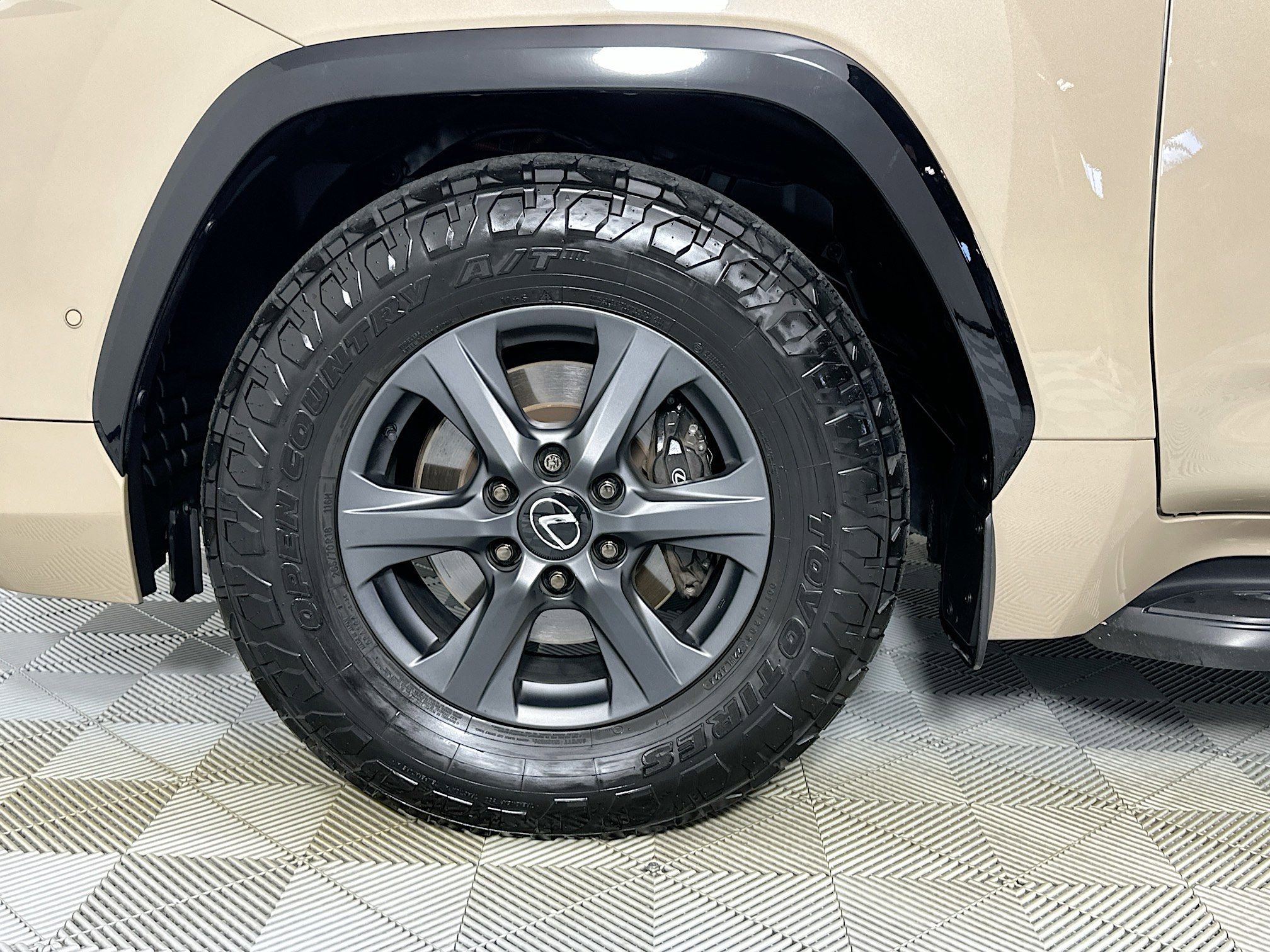 Used 2025 Lexus LX 700h Overtrail AWD/4WD image 9