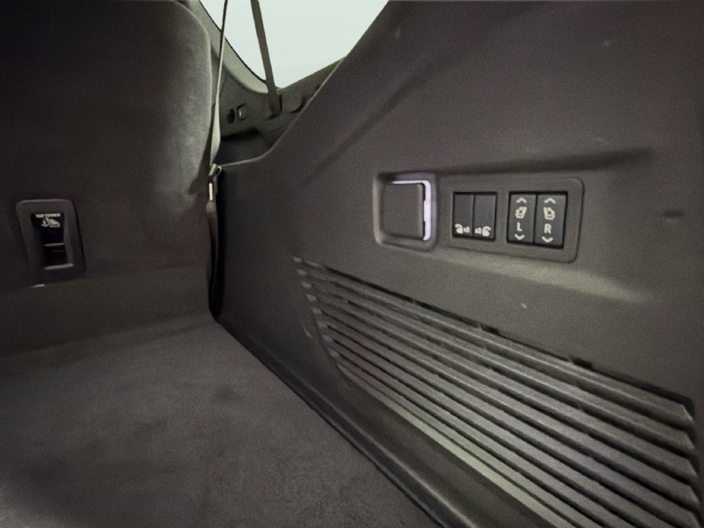 Certified 2025 Chevrolet Suburban Premier RWD image 29