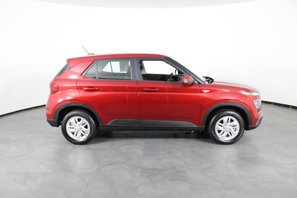 Certified 2025 Hyundai Venue SE FWD image 12