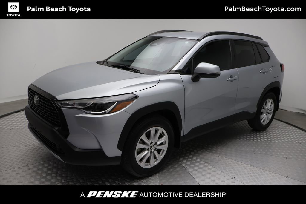 Certified 2024 Toyota Corolla Cross LE image 1