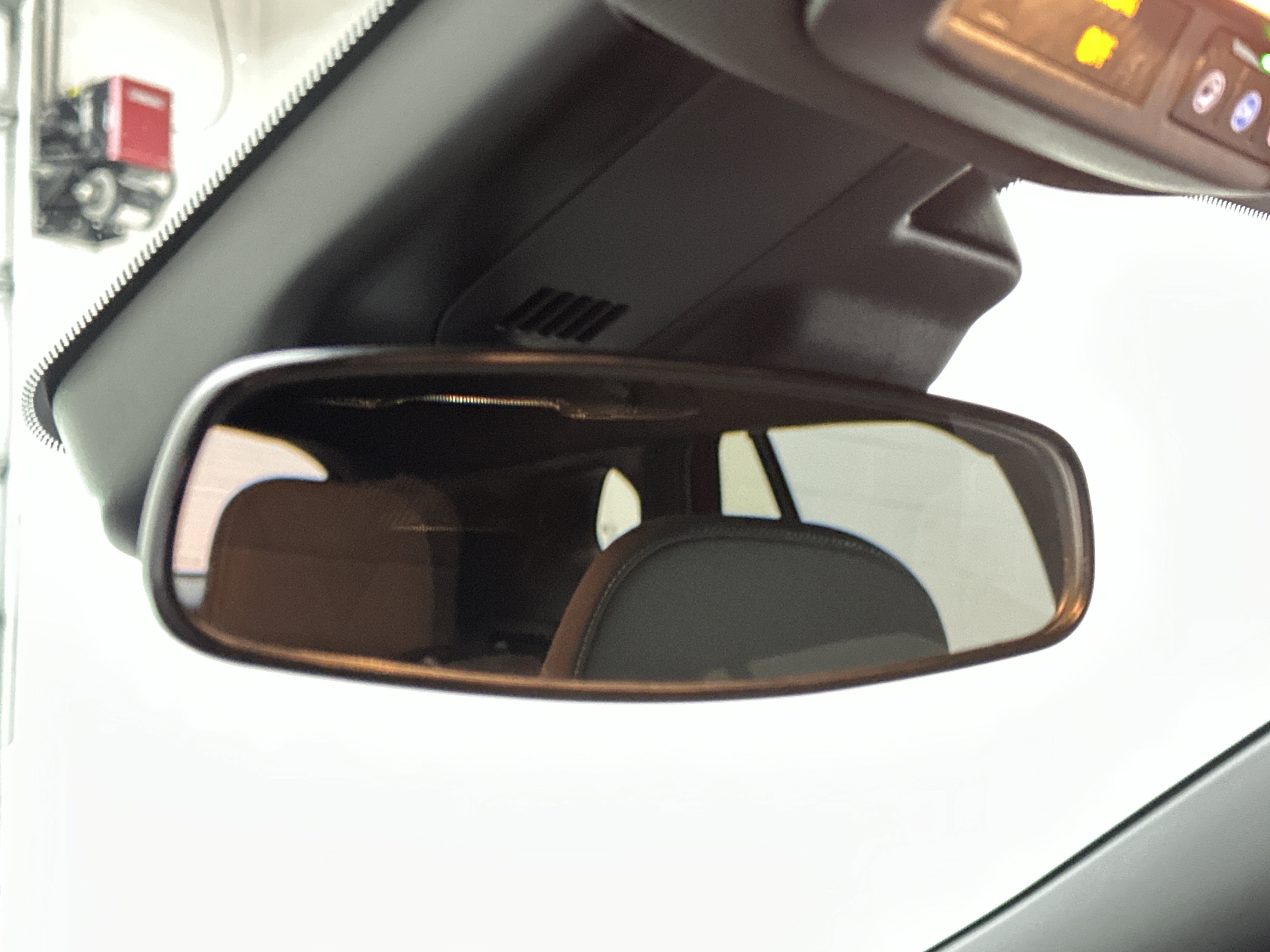 Used 2025 Chevrolet Trax RS FWD image 28