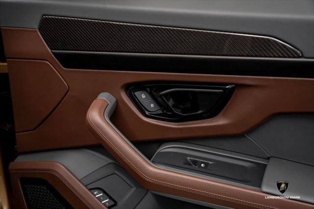Used 2025 Lamborghini Urus SE image 41